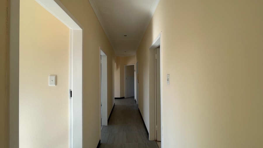 5 Bedroom Property for Sale in Beacon Bay Eastern Cape